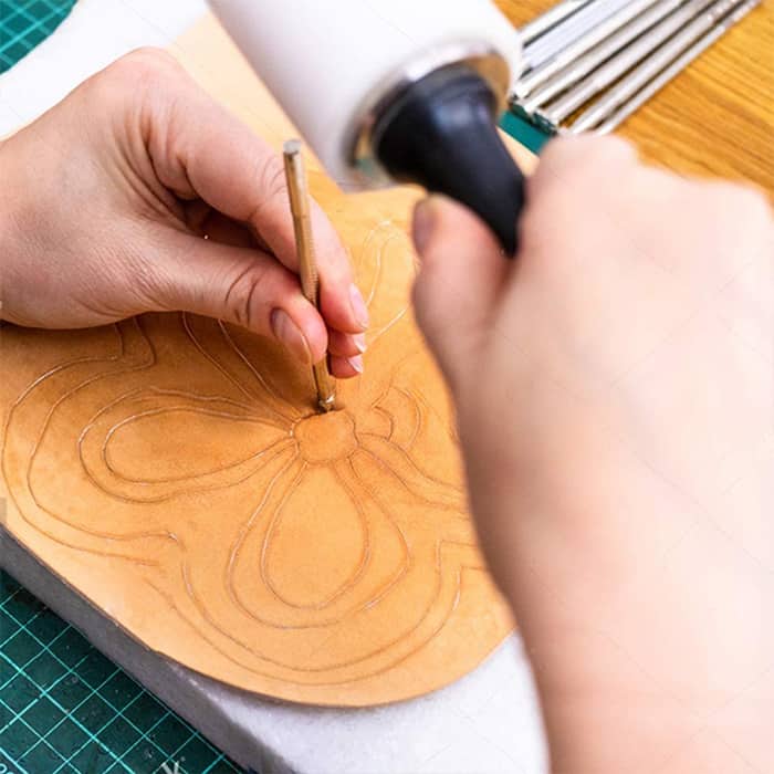 LeatherStampDIY, 20-delni set cvetlic, metuljev in drugih oblik za natančno žigosanje - Image 3