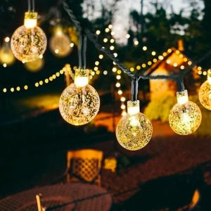 BulbLights, 50 notranjih in zunanjih retro LED lučk, ki se polnijo s sončno energijo
